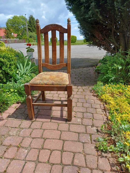 krzesła dębowe.krzeseł jest sześć sztuk.stan dobry