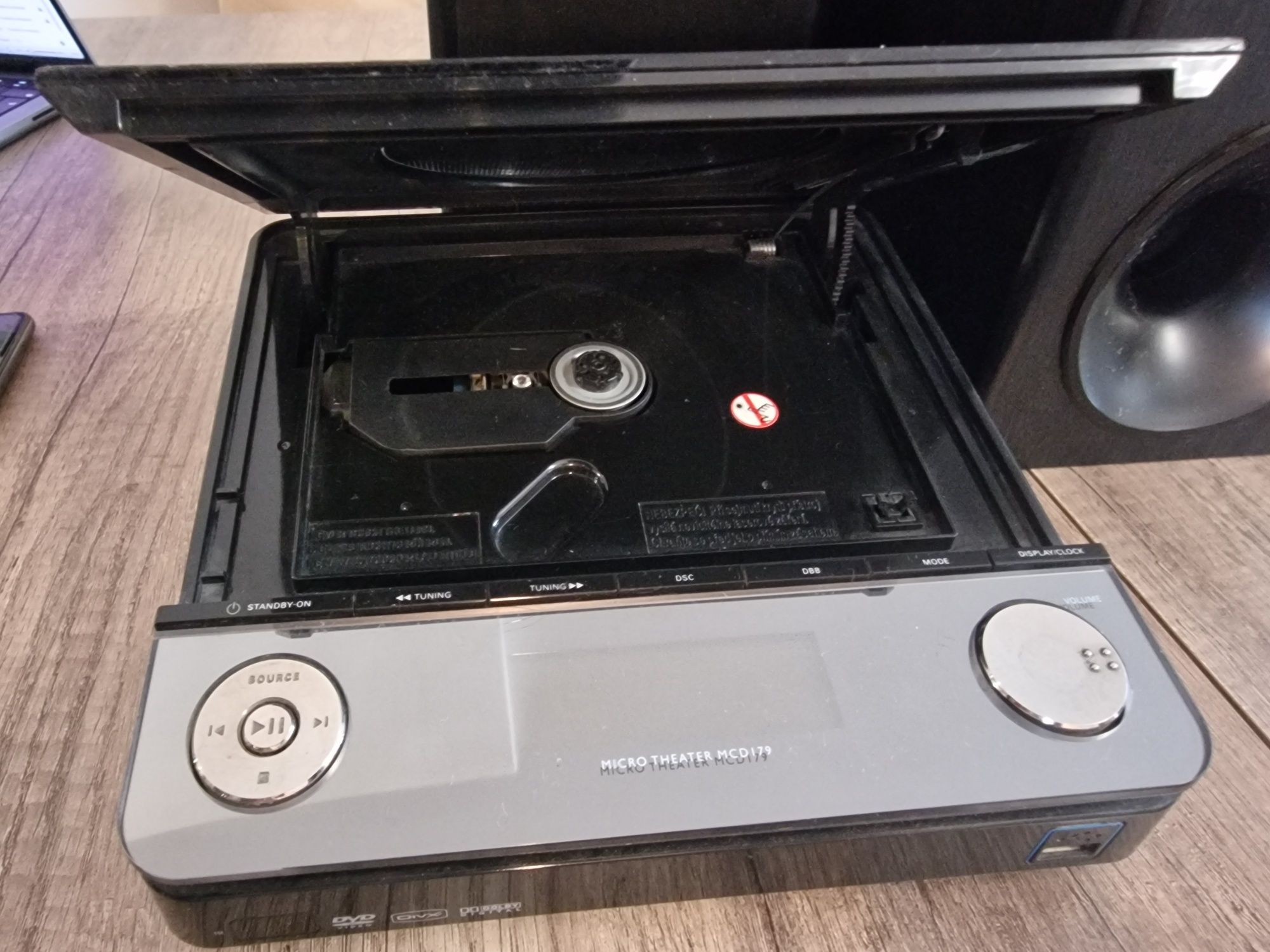Używany Zestaw Philips MCD179/12 z Subwooferem - Idealny do audio!