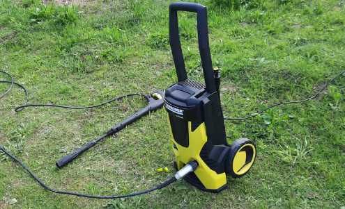 Практична мийка з двома насадками karcher k5 basic