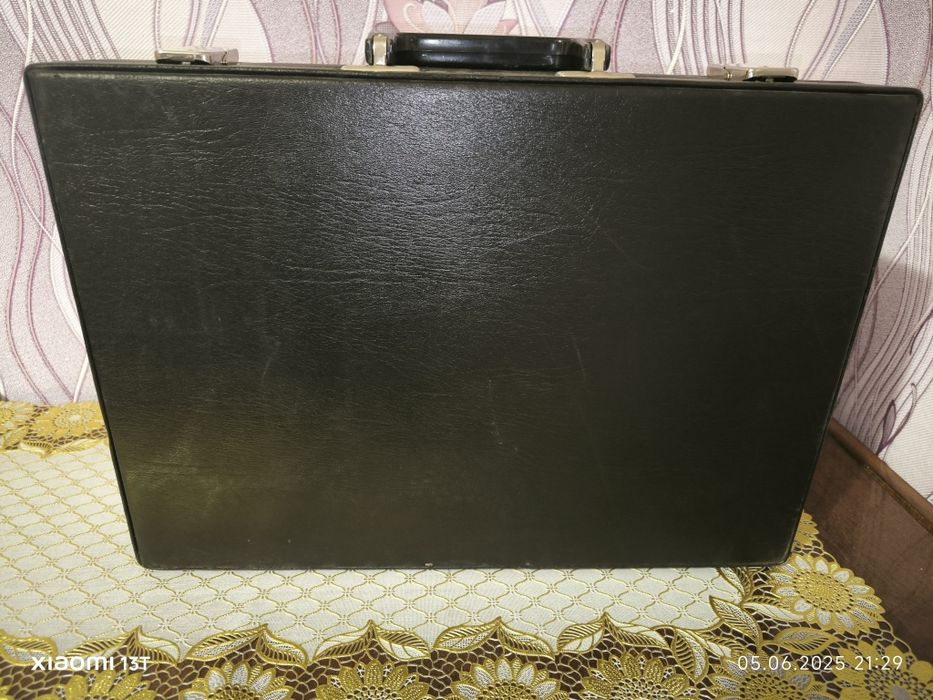 Дипломат, валіза, чемодан часів СРСР, шкірзам