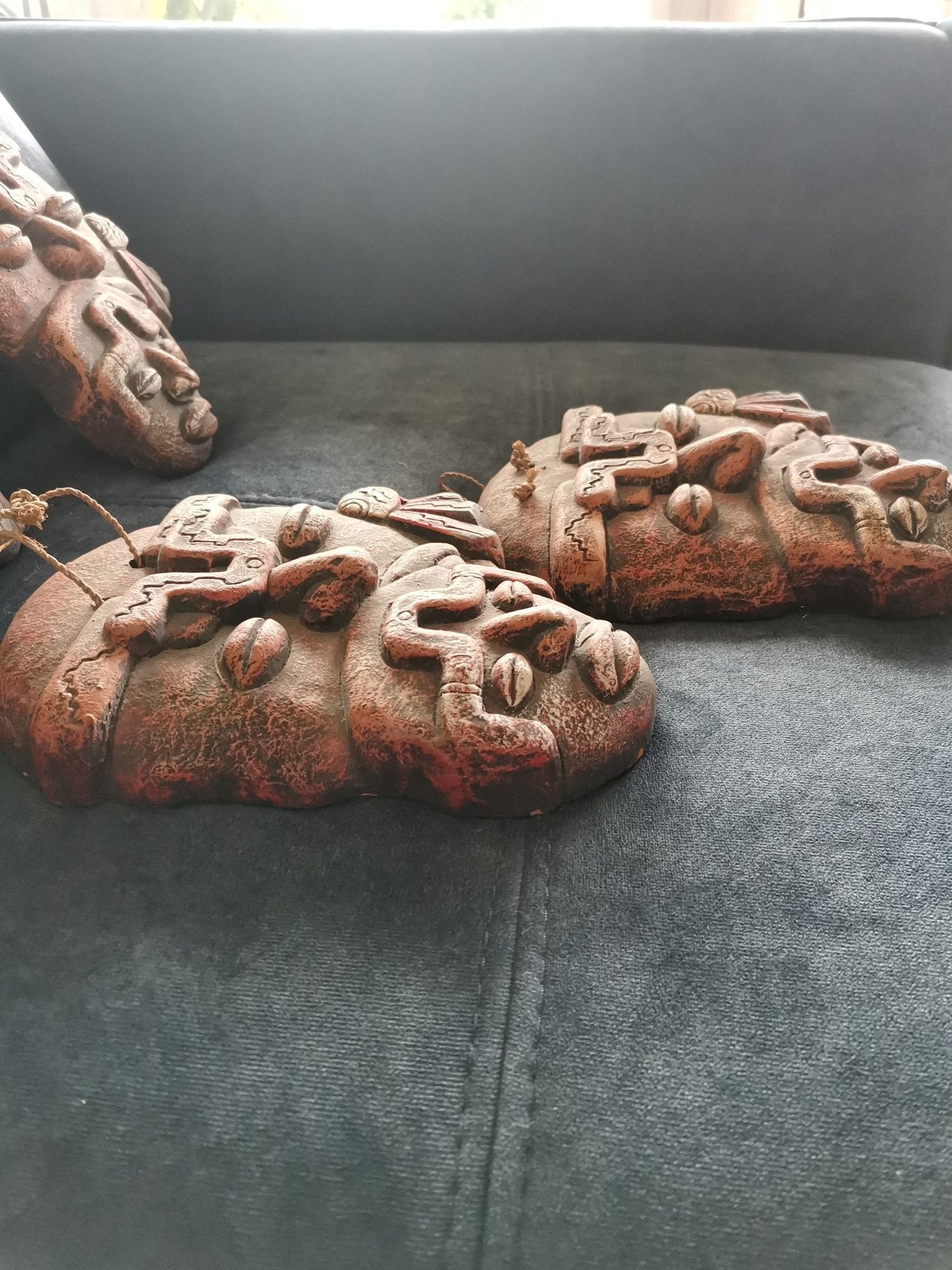 Ozdobne maski na ścianę