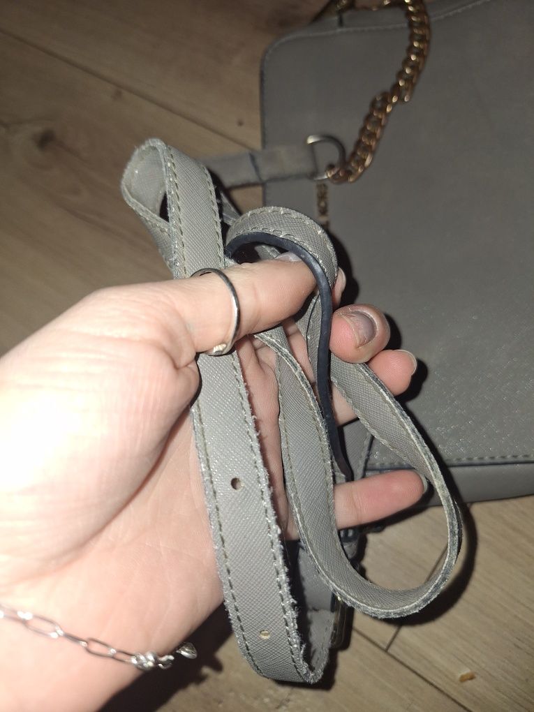 Damska torebka na ramię z dlugim paskiem michael kors