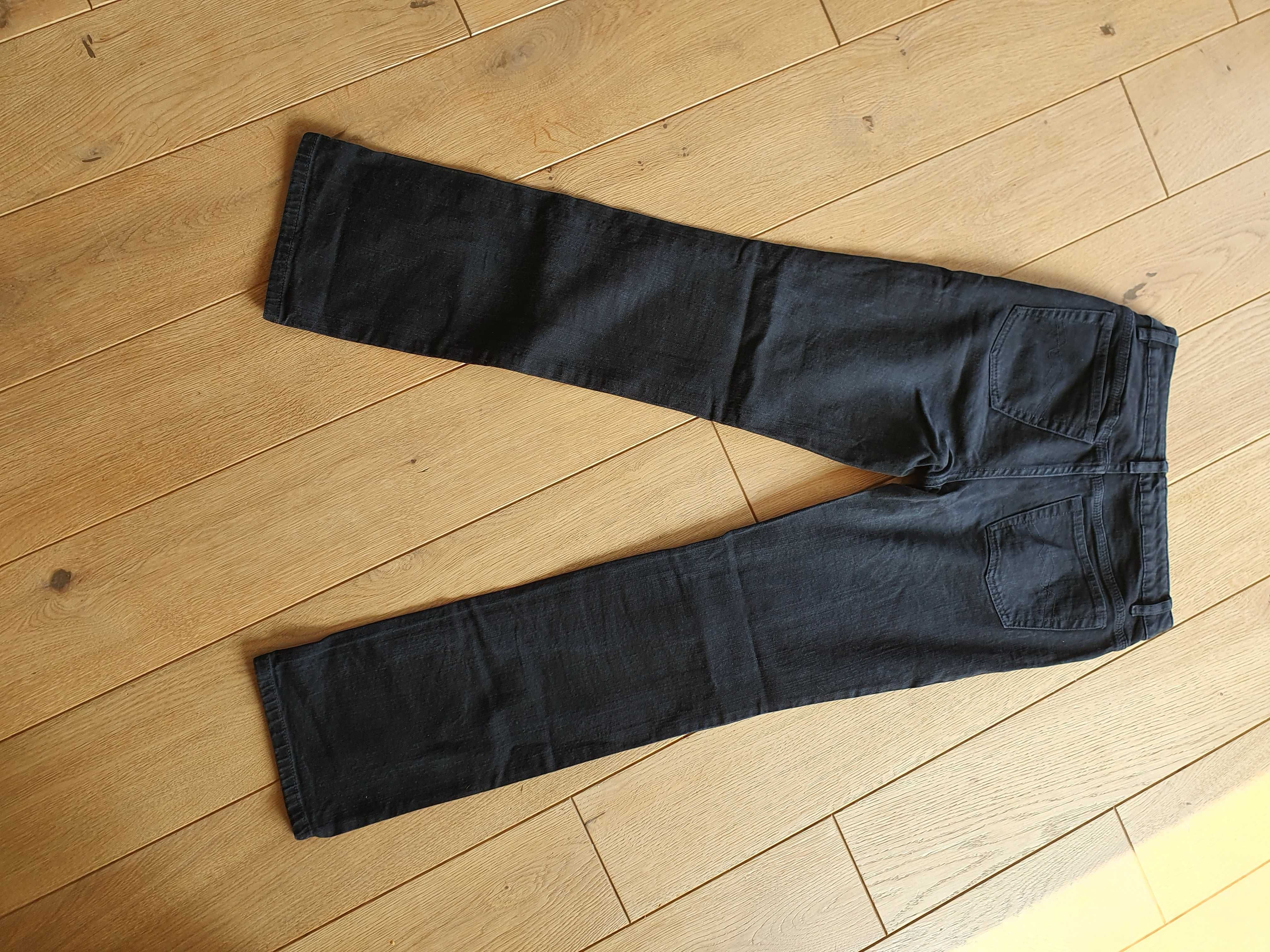 Czarne spodnie jeansy dla niewysokich 36K