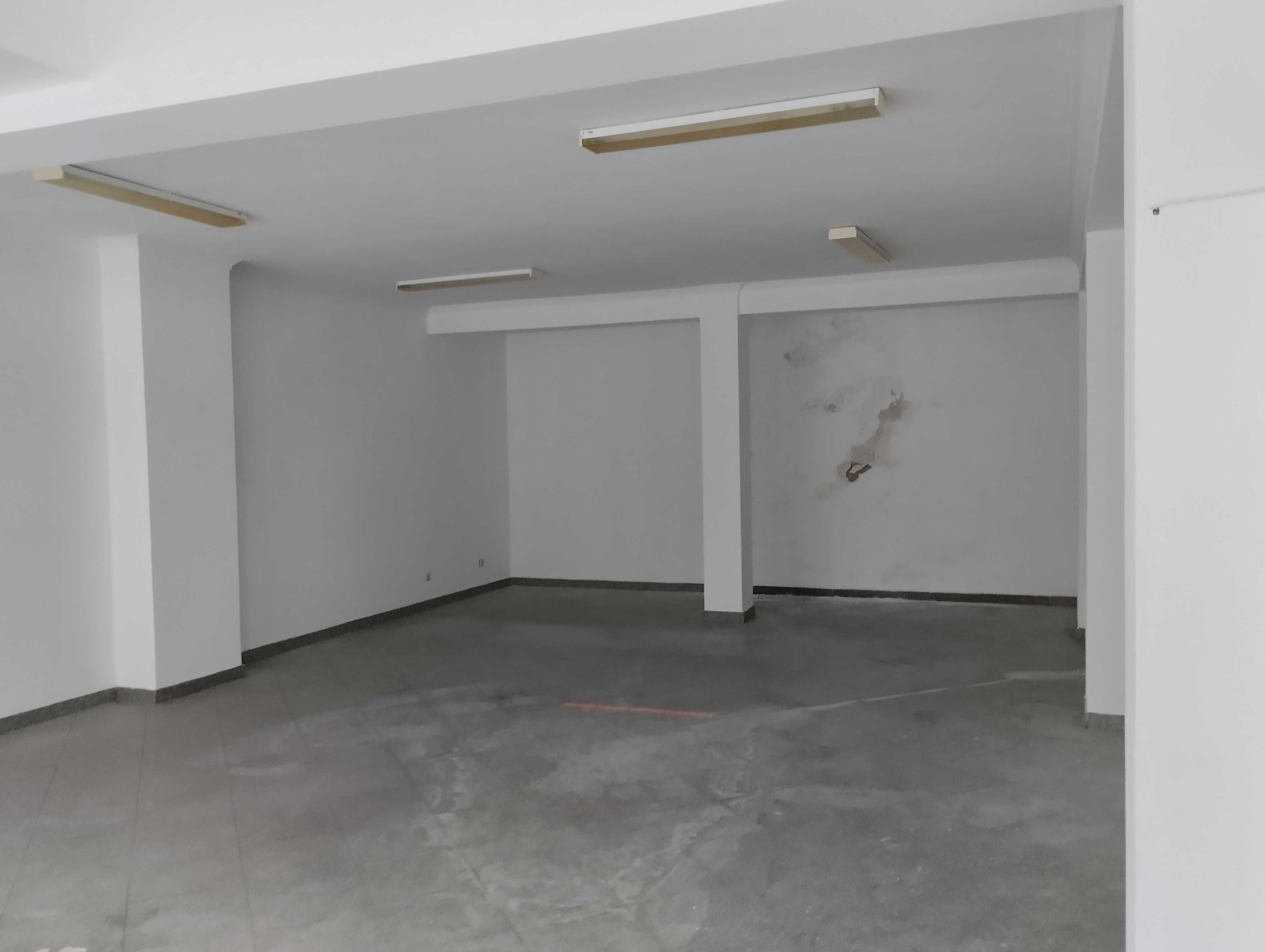 Espaço comercial para alugar/vender em Seia