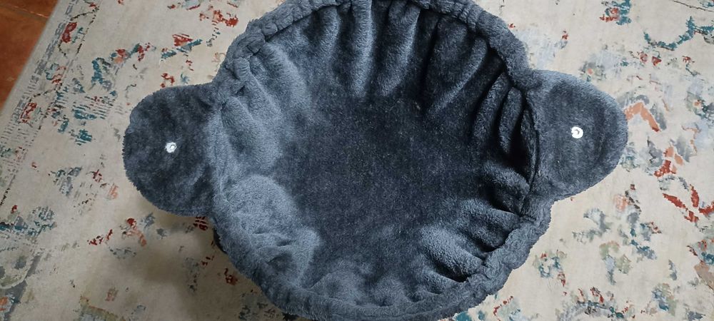 Arranhador com cama de  gatos NOVO
