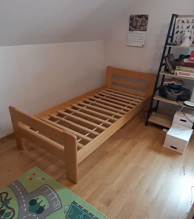 Solidne bukowe łóżko, pod materac 90x200.