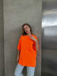 Жіноча яскрава помаранчева футболка оверсайз