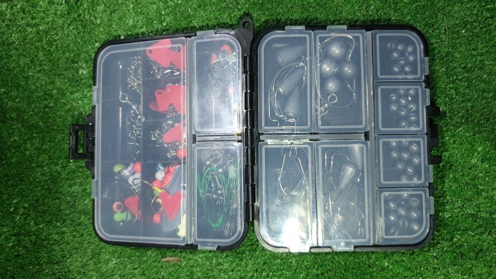 Dwa pudełka drobiazgów,  spinning