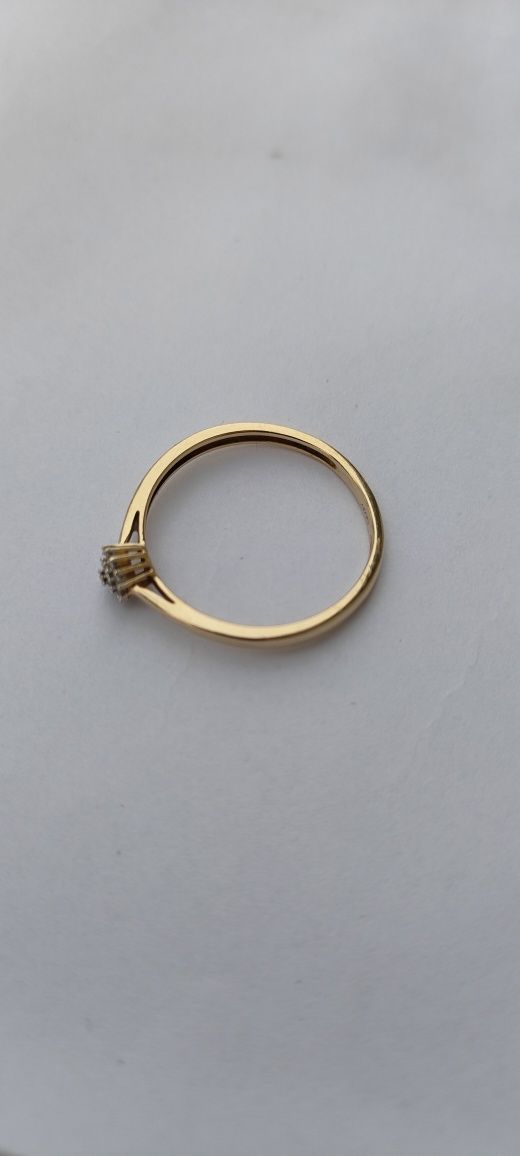 Złoty pierścionek z diamentami 585 rozmiar 18