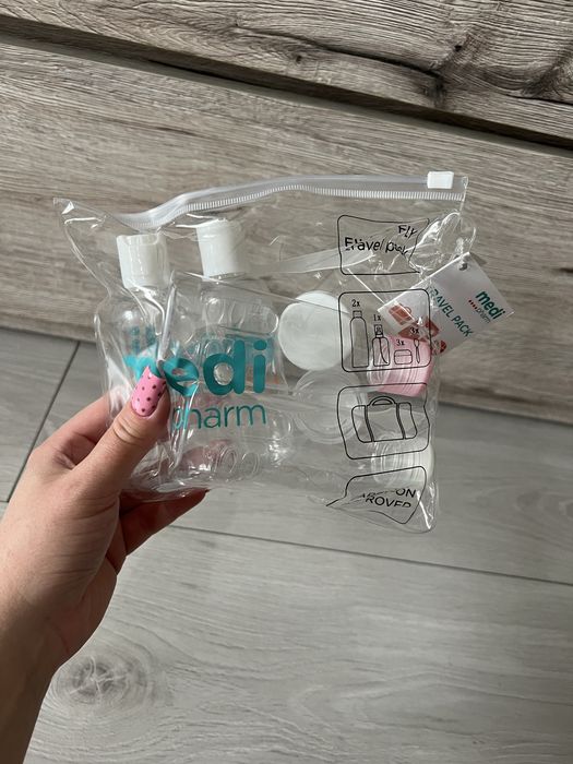 Pojemniczki podróżne miniaturki kosmetyków