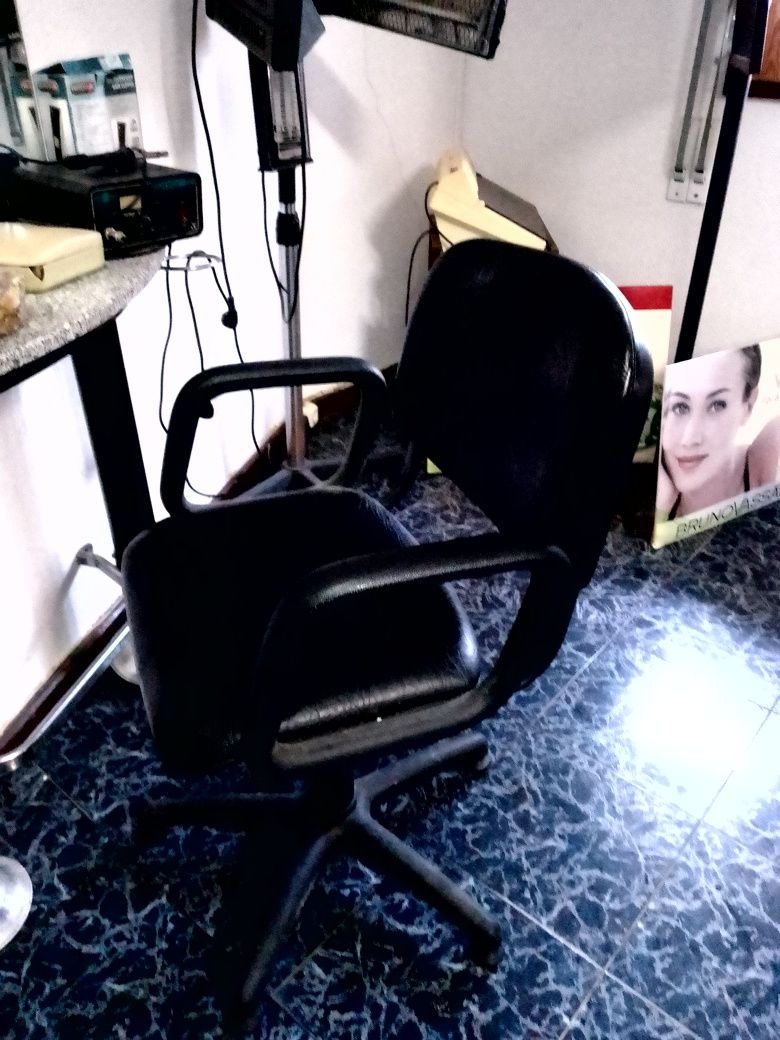Vende-se Recheio, de cabeleireiro