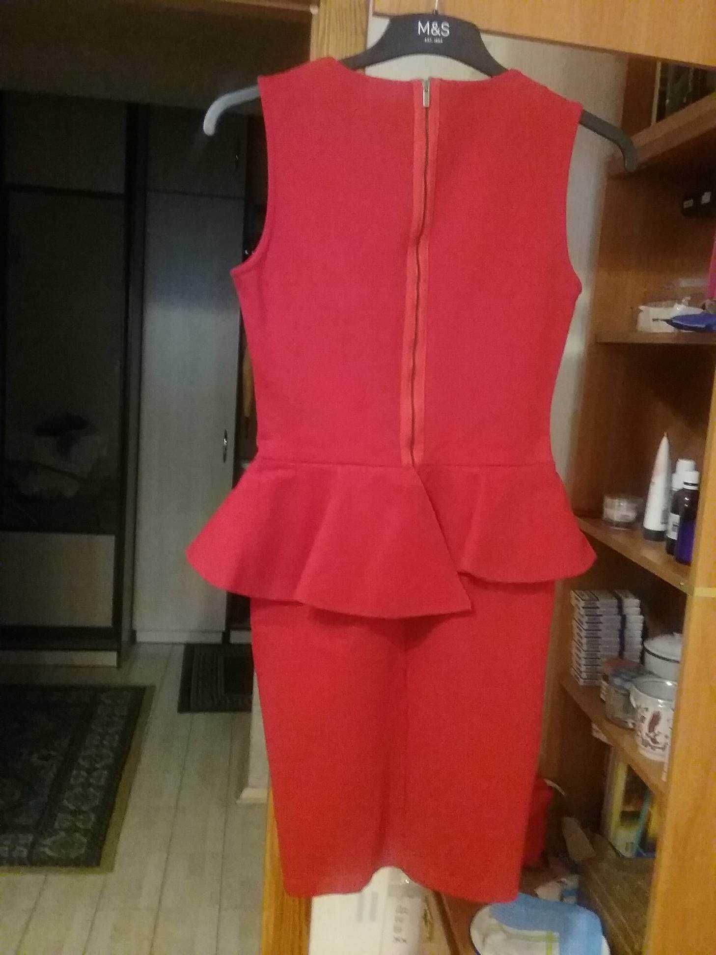 Платье красное стрейчевое BCBGmaxazria. Размер S.