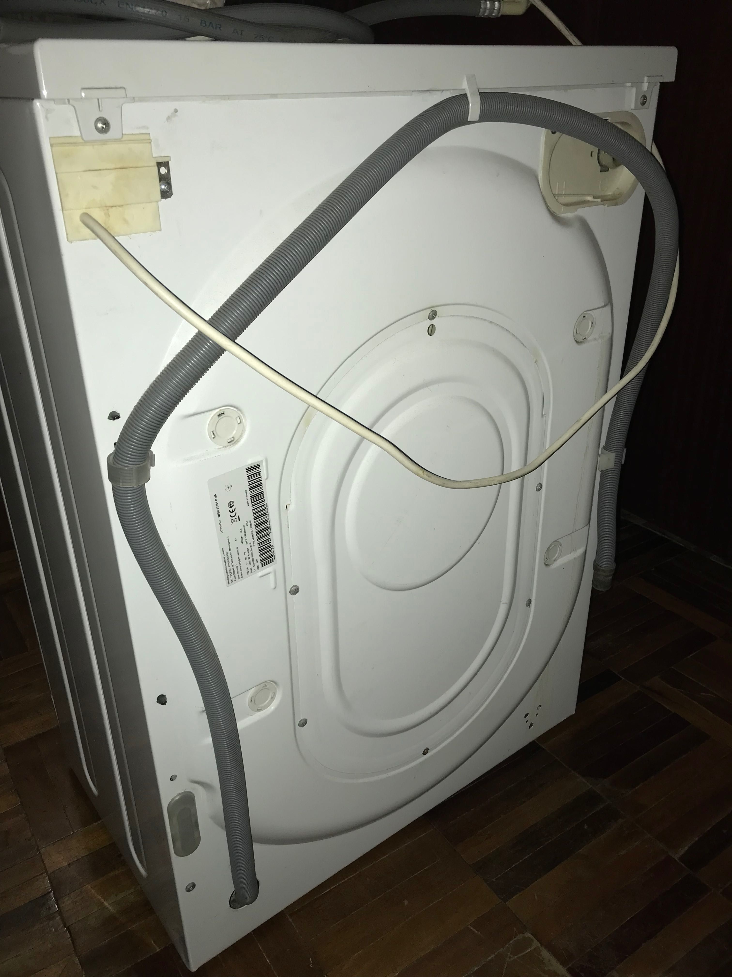 Продам стиральную машинку Indesit