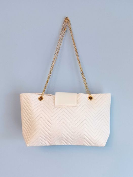 Elegancka, lekka torebka na ramię z łańcuszkiem