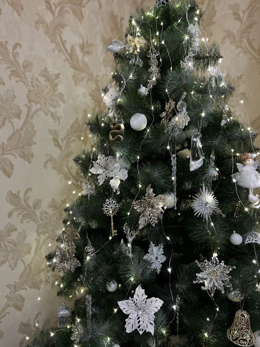 Продам елку в хорошем состоянии