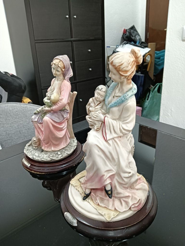 Vendo duas figuras decorativas