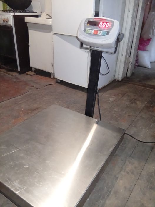 Ваги до 300 кг в чудовому стані