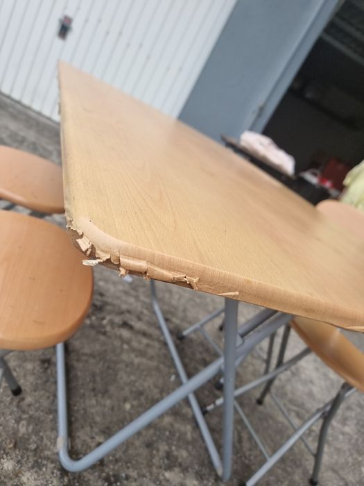 Conjunto mesa e cadeiras