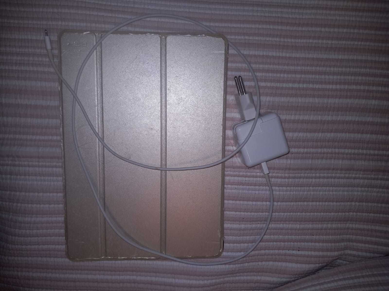 Apple iPad 9.7" (Wi-Fi/Cellular) 128 GB Dourado