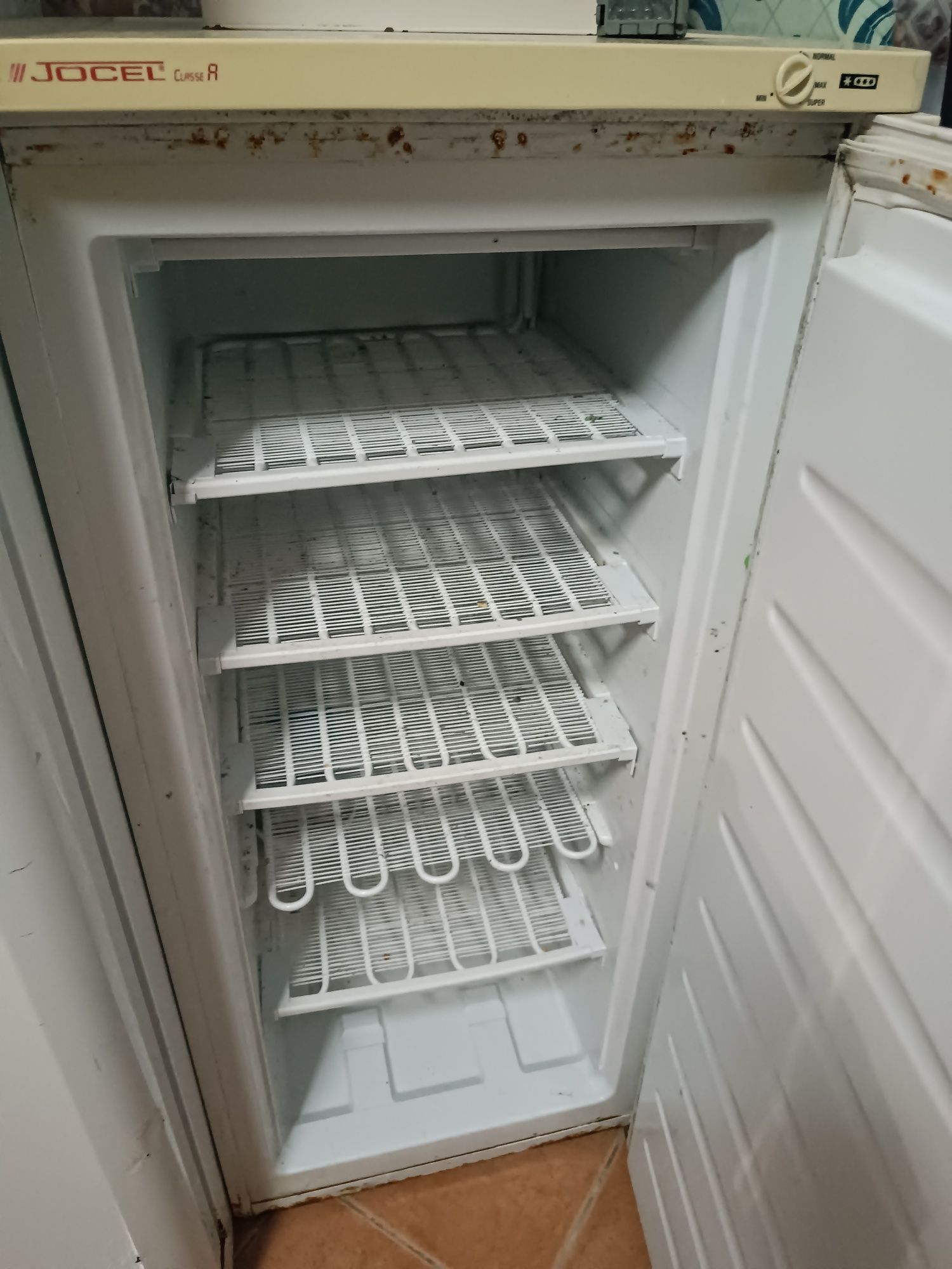 Conjunto Arca congeladora e Combinado Frigorífico Indesit TAA 5 V 1