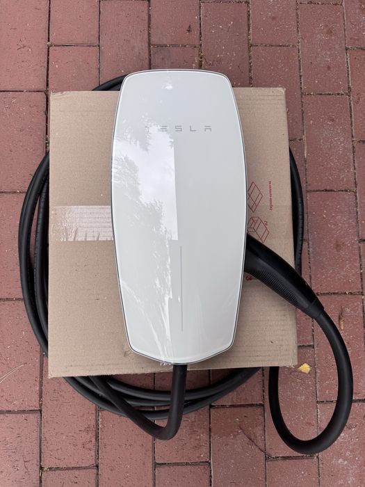 Tesla wall connector EU 3 фазы 22кВт