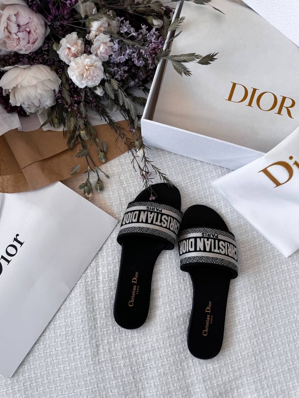 Dior klapki damskie premium jakoś inne kolory zapraszamy