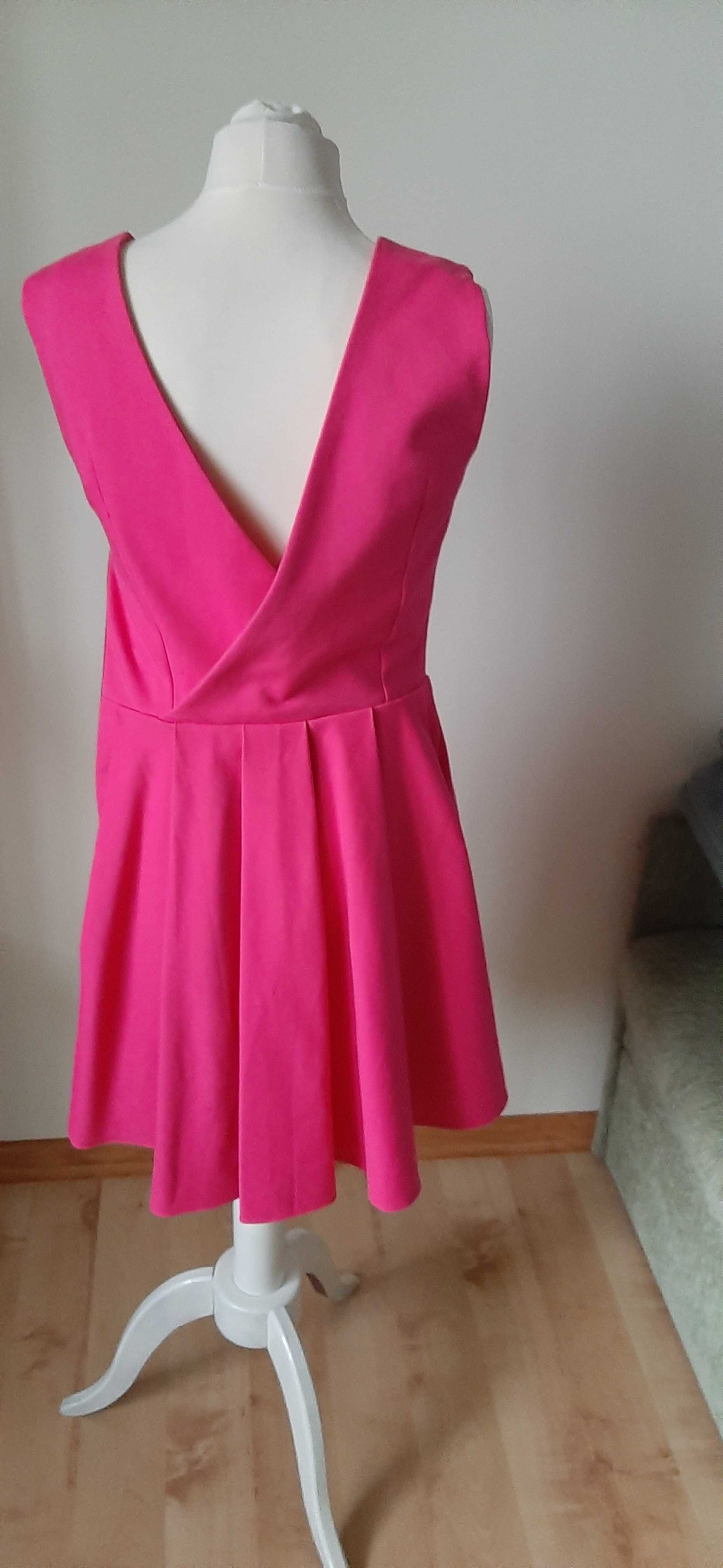 Różowa  elegancka sukienka
