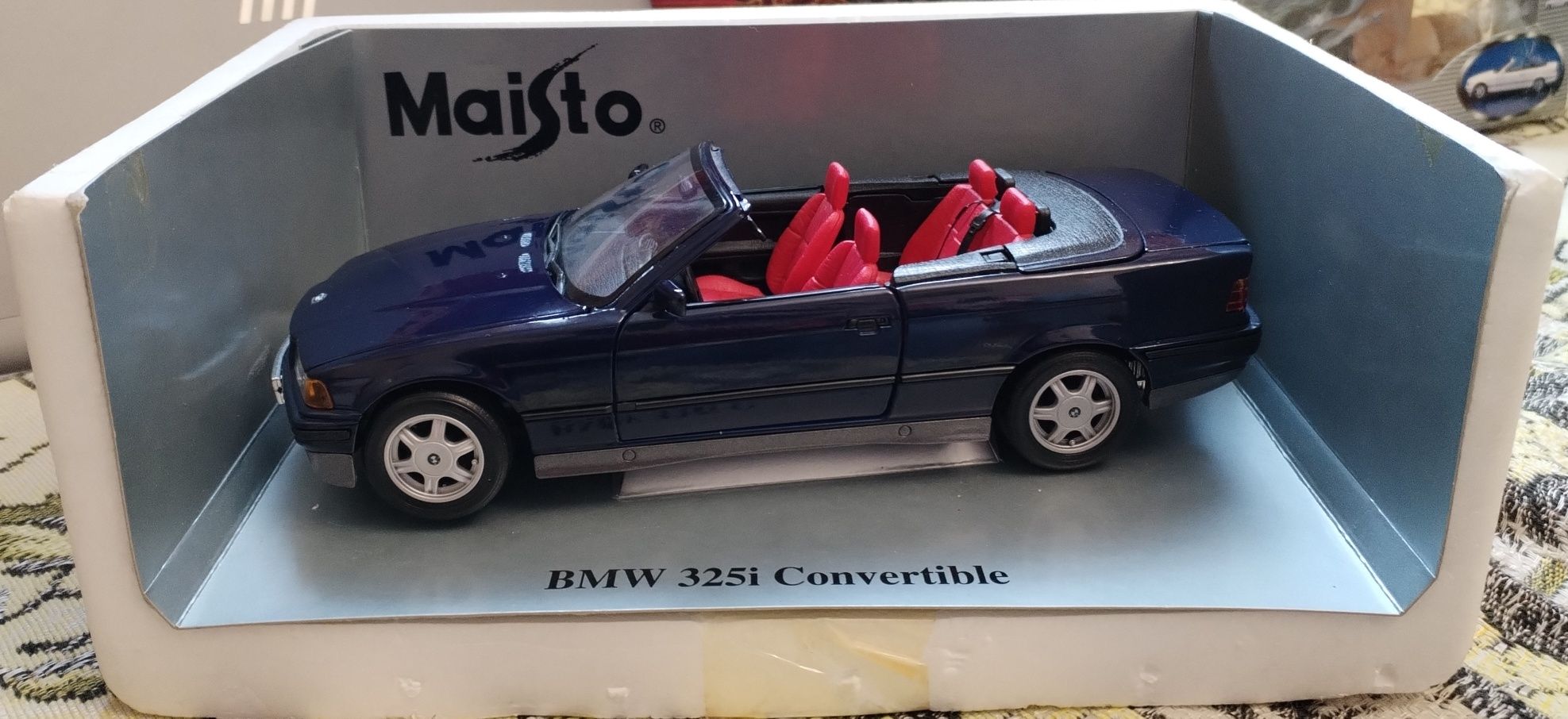 Модель BMW E36 325i Convertible 1:18 Maisto