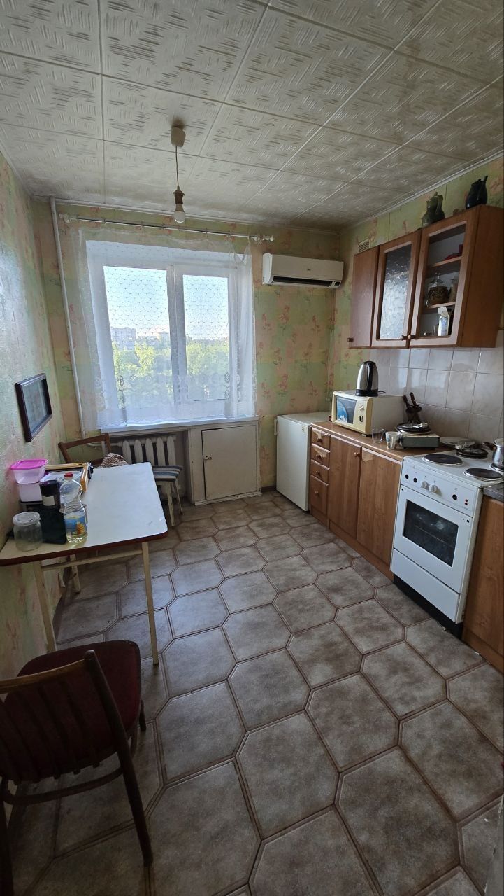 Продам 2х комнатную на Таирова. Дом кирпичный. Комнаты раздельные.