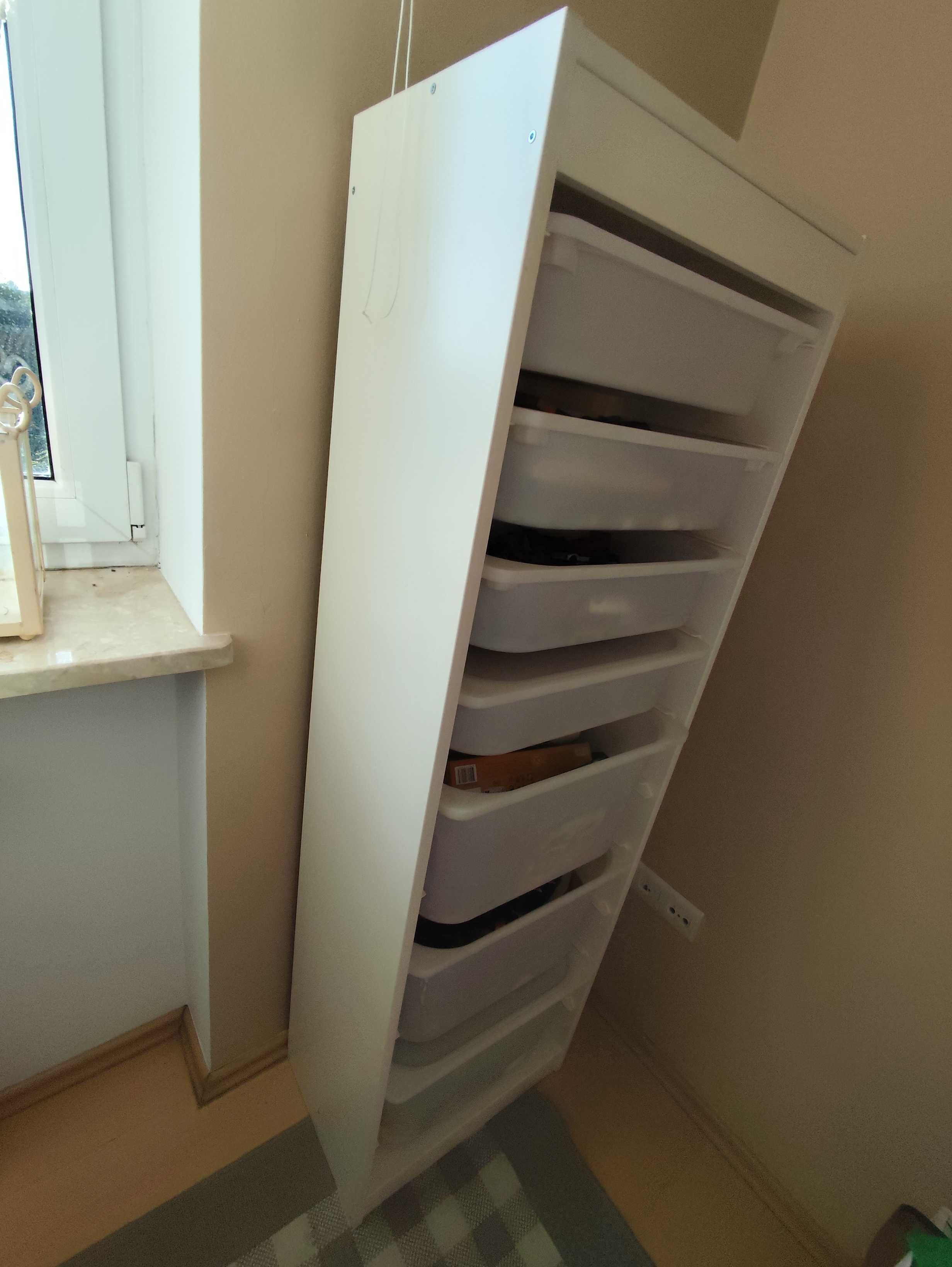 Regał Ikea trofast z pojemnikami