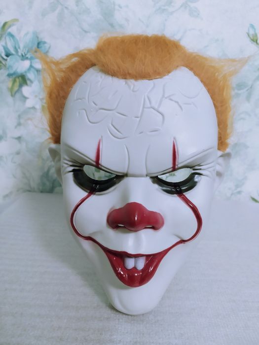 Маскa  Пеннивайза на Хеллоуин