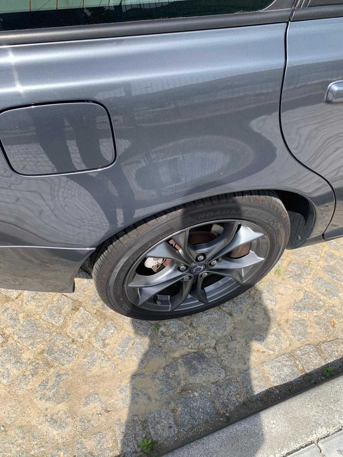 VOLVO V50 bem estimada