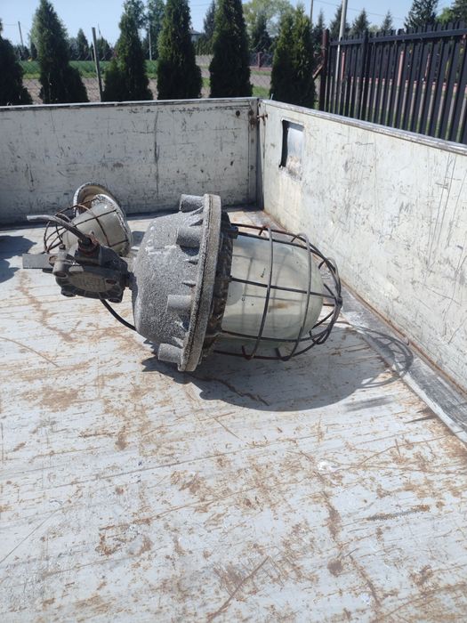 Stare lampy przemysłowe