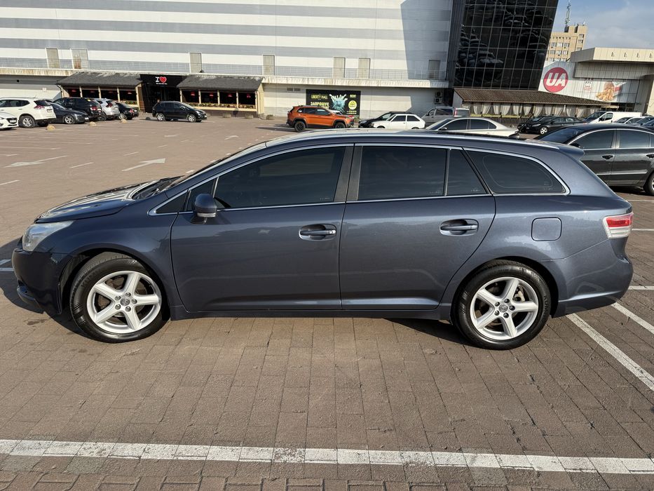 Продам  Toyota Avensis 2009
