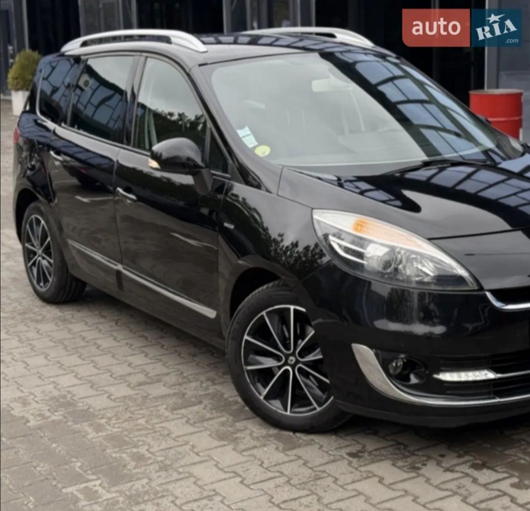 Продам Renault Grand Scenic комплектация BOSE в отличном состоянии !
