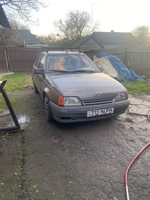 Продаєть опель кадет