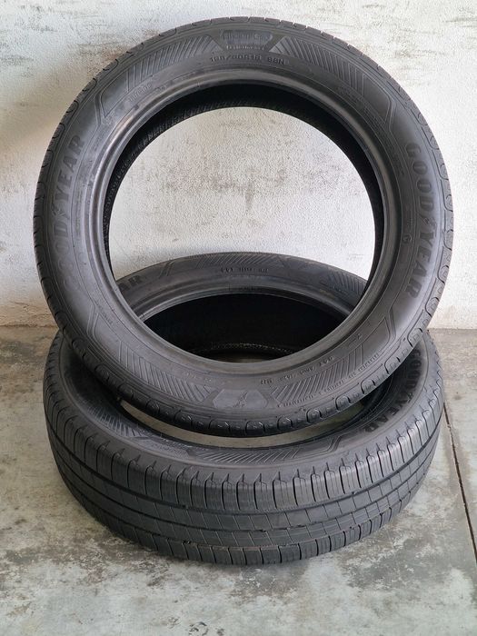 2 Pneus GOODYEAR Semi Novos 195/60R18