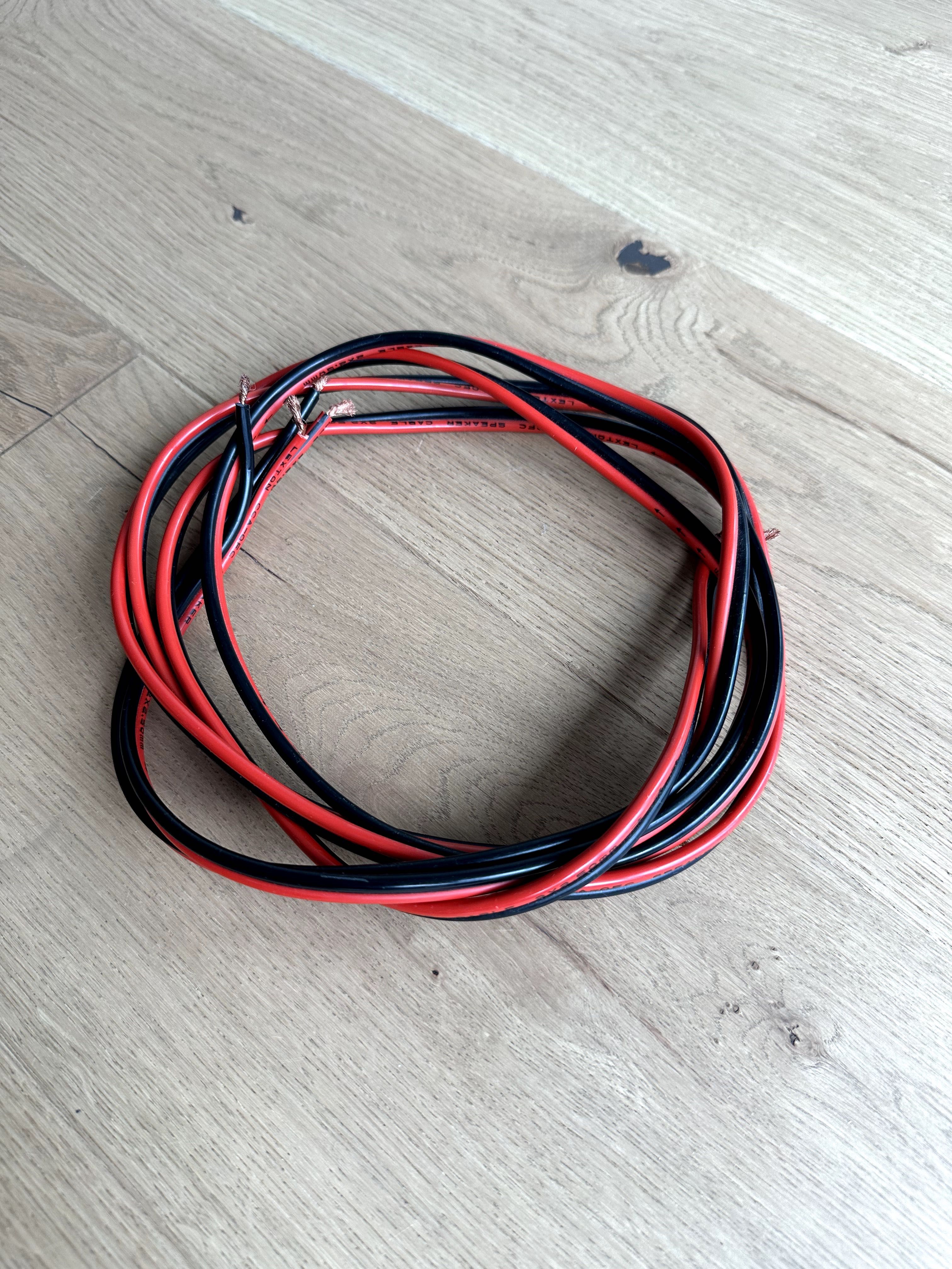 Kable głośnikowe OFC klasy Hi-Fi Carpower by Monacor 2x2,75m + gratis