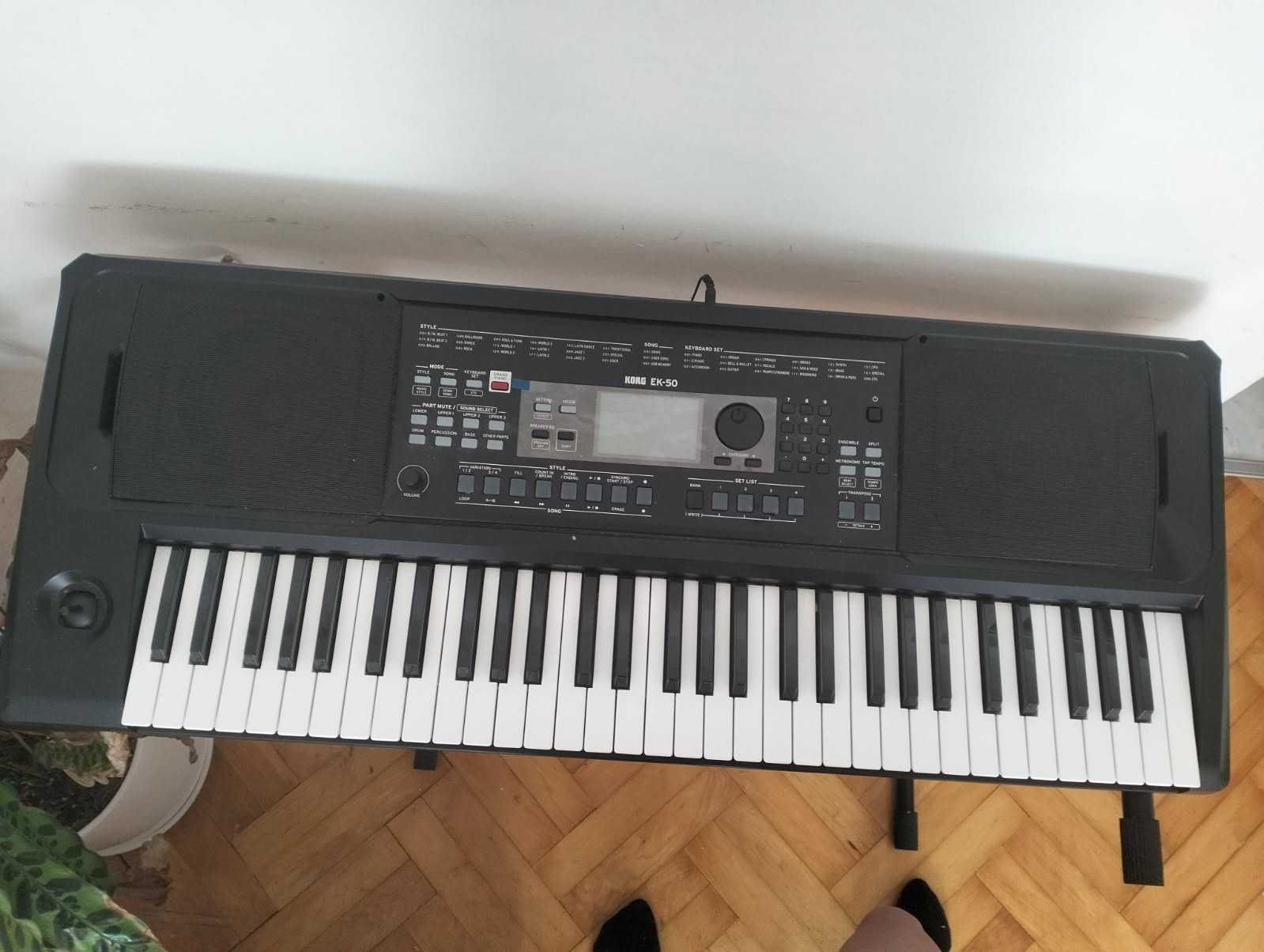 Keyboard Korg EK 50 stan sklepowy