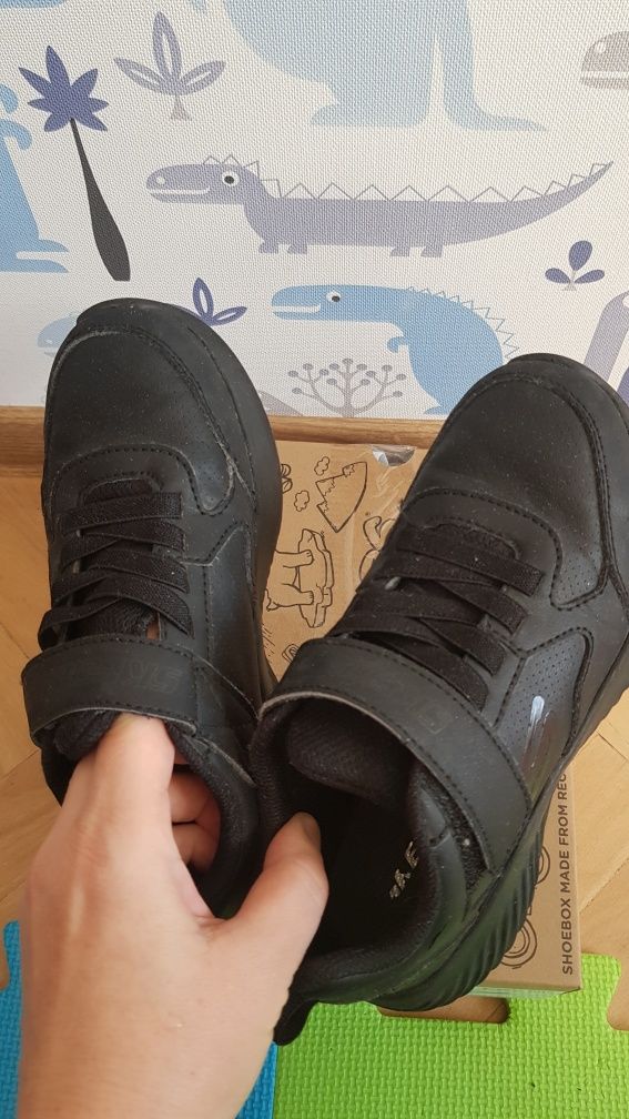 Skechers кросівки чоботи р. 31