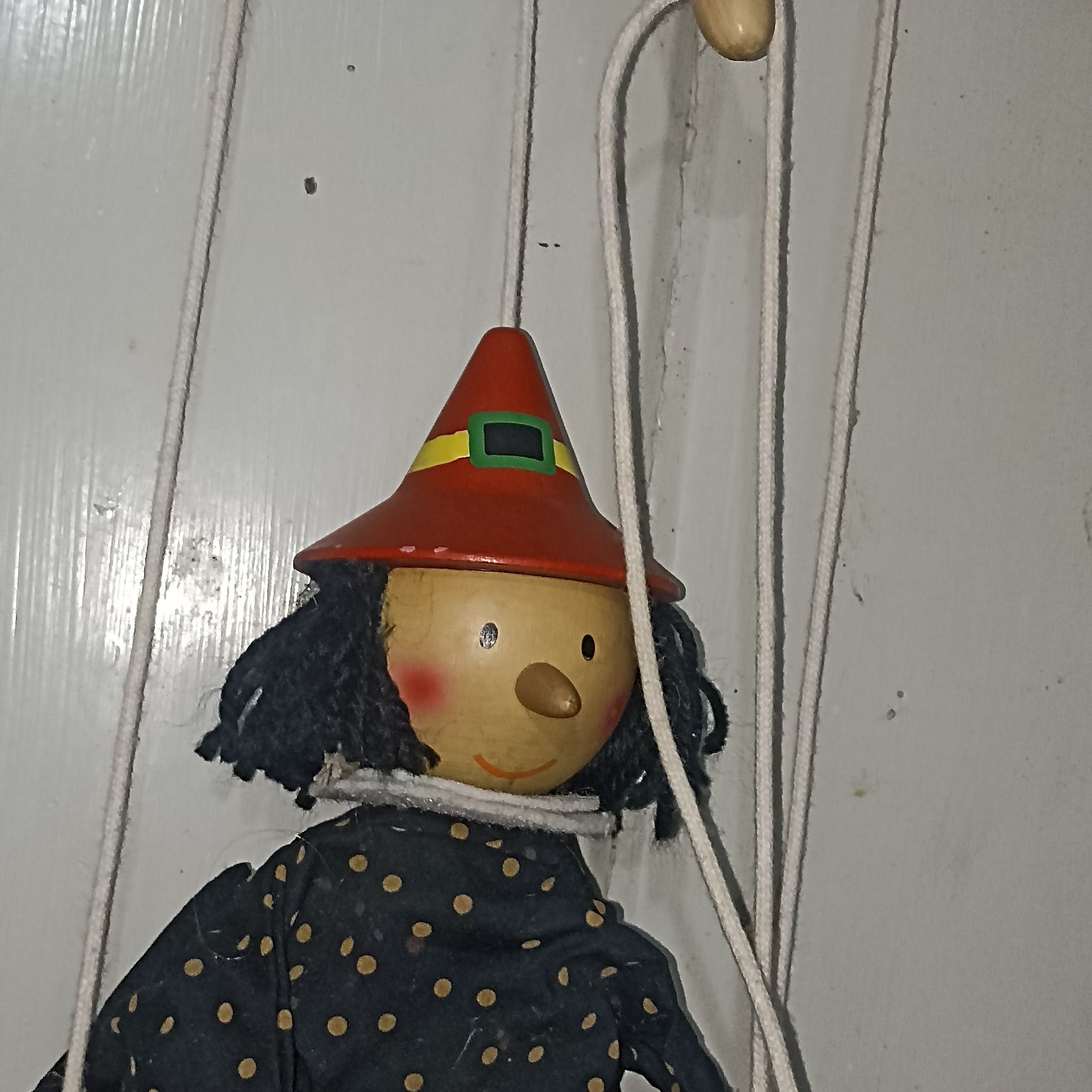 Marionete todo em madeira para crianças pequenas