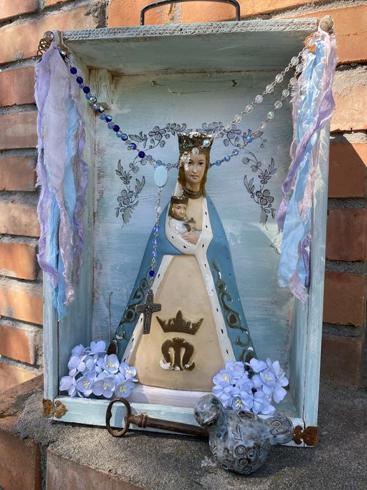 Kapliczka stara Matka Boska