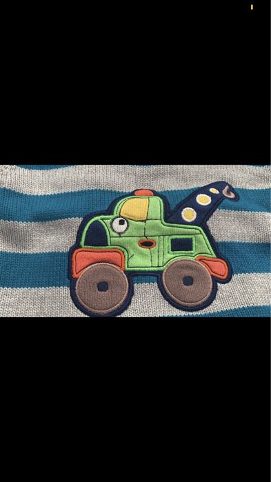 Jeansowe ogrodniczki podszyte bawełna i sweterek z traktorem