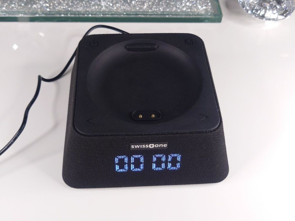 SwissOne Q-Box zegar budzik z radiem i funkcją bluetooth