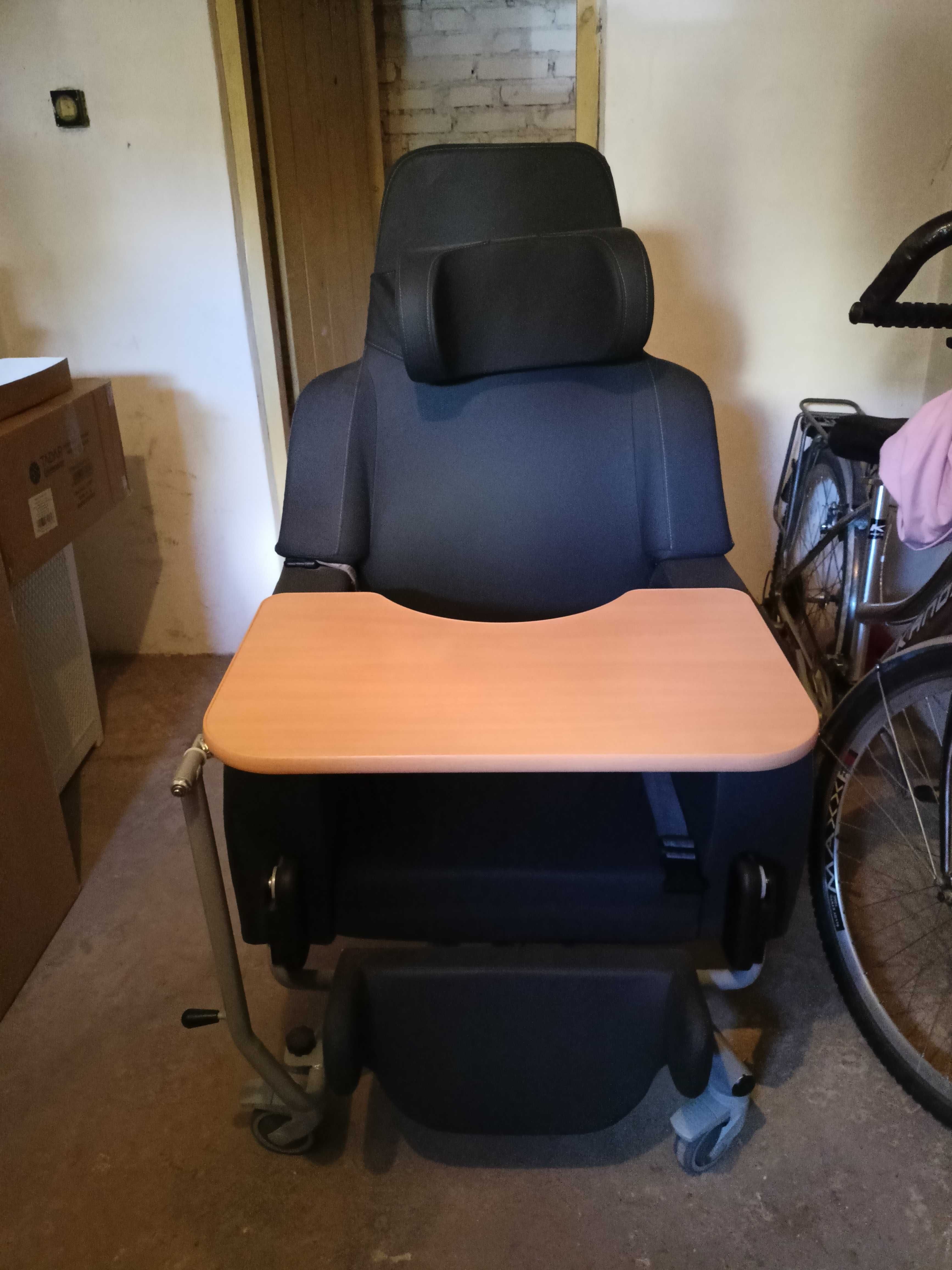 Fotel wózek pielęgnacyjny dla niepełnosprawnych Vermeiren