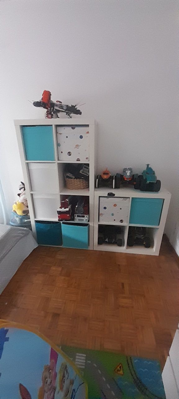 Quarto completo movel de brinquedos mesinhas e cómodas