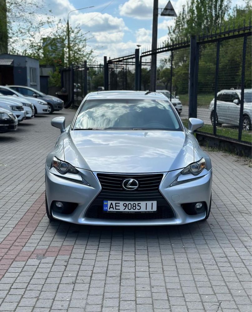 Lexus is200t ис лексус