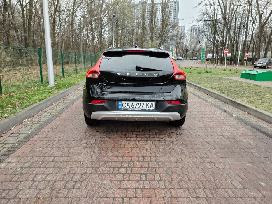 Продам авто Volvo V40 Cross Country 2014