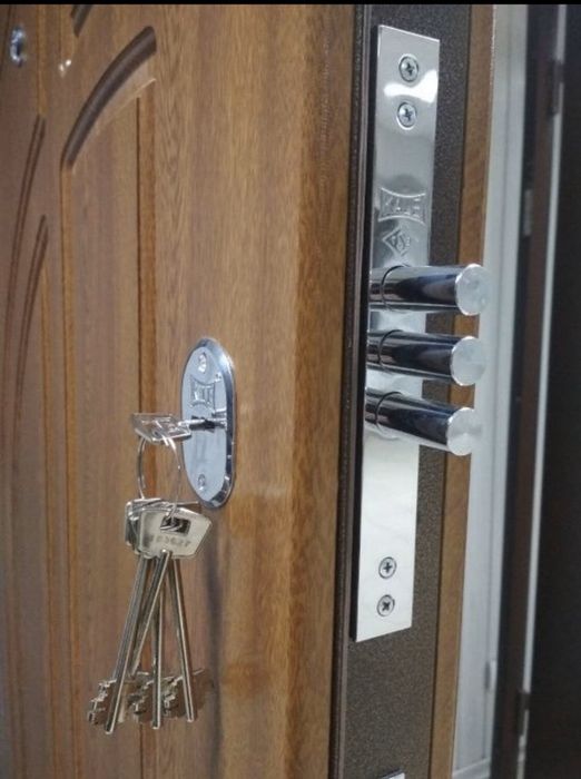 Входные двери металические с накладками