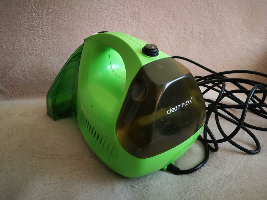 Urządzenie do czyszczenia tapicerki i dywanów